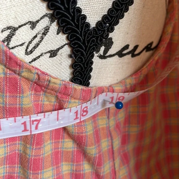 Tweety collared button down sleeveless top. Sz small - Picture 9 of 12